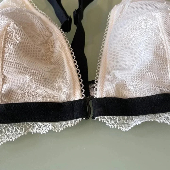 Victorias Secret white bralette - Picture 5 of 6